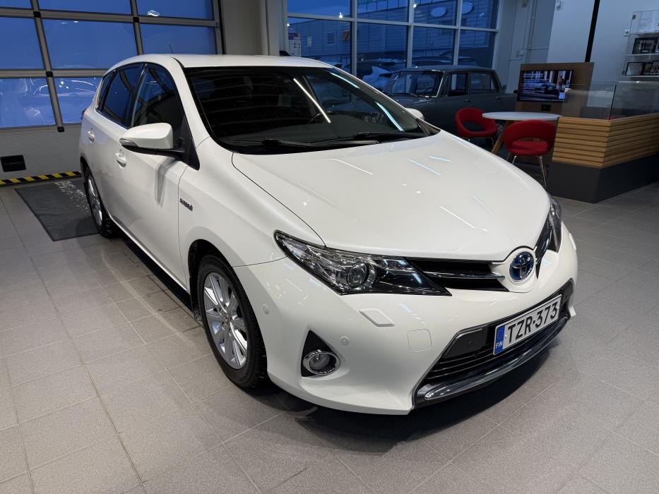 TOYOTA Auris 2015