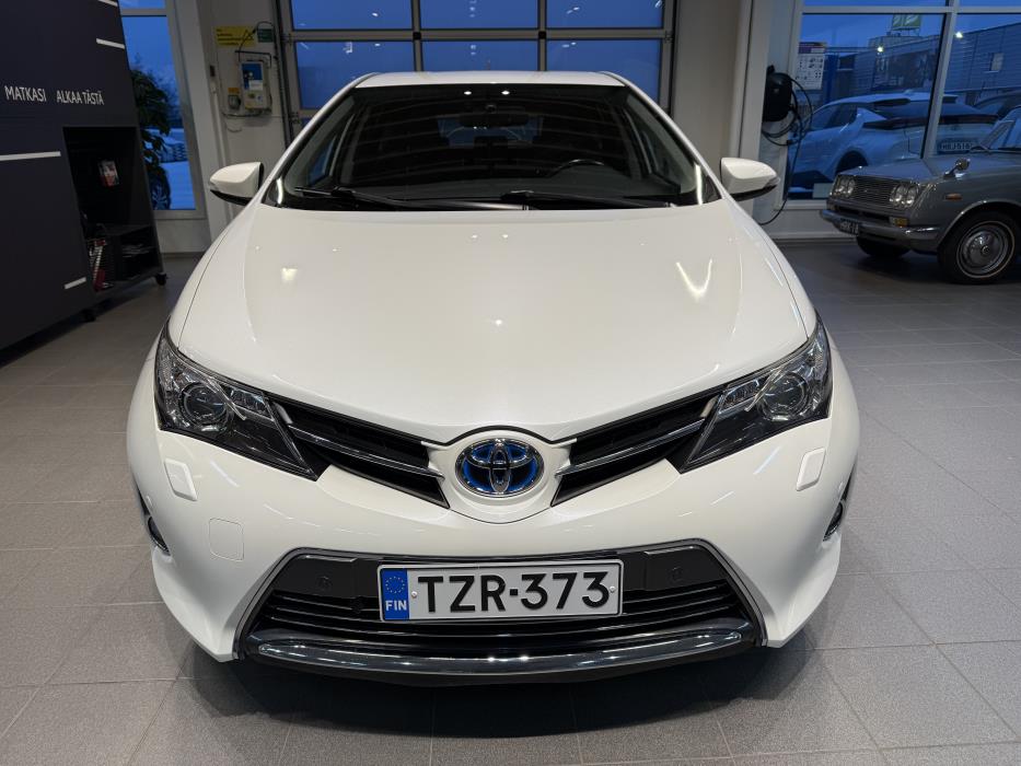 TOYOTA Auris 2015