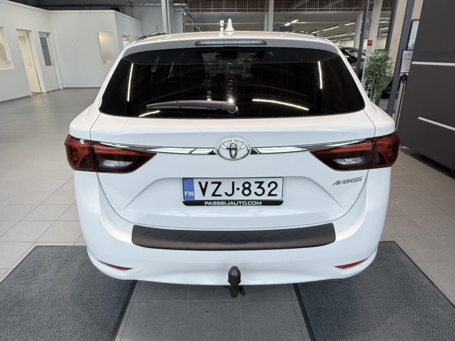 TOYOTA AVENSIS 2017