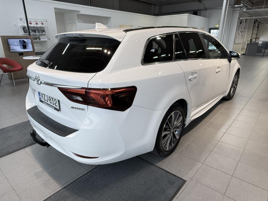 TOYOTA AVENSIS 2017