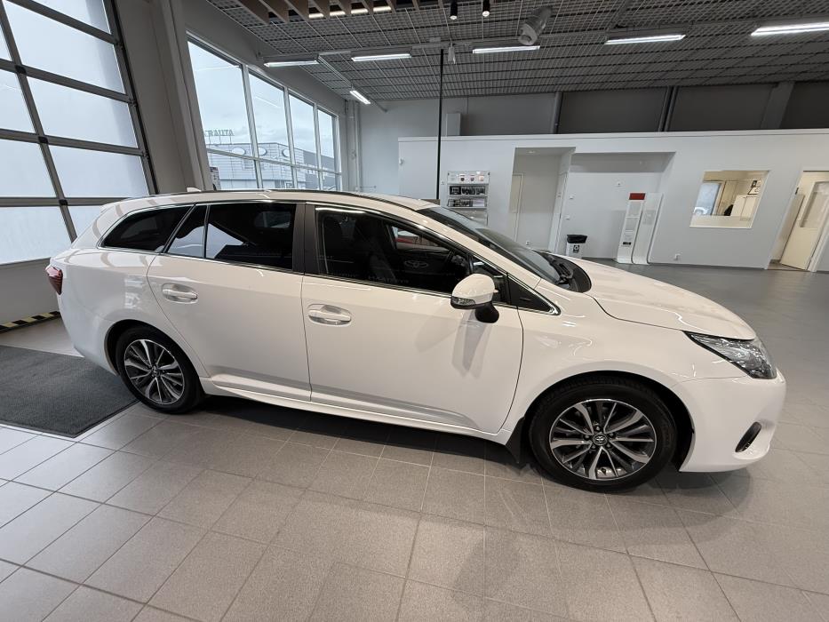 TOYOTA AVENSIS 2017