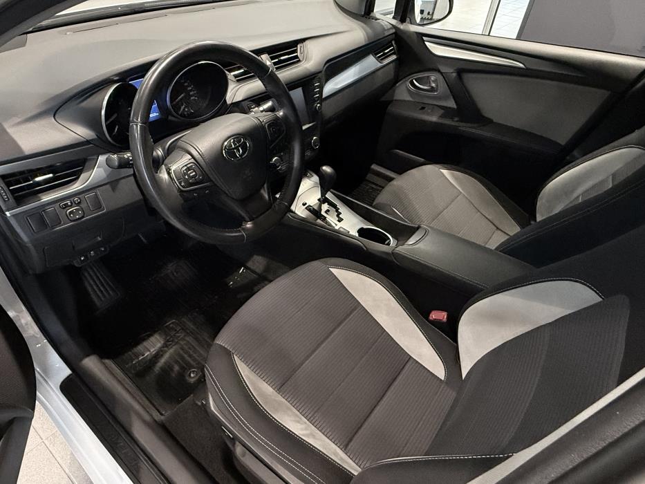 TOYOTA AVENSIS 2017