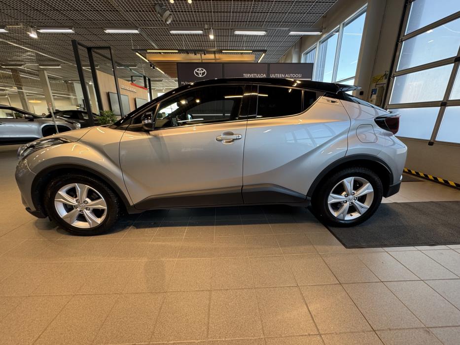 TOYOTA C-HR 2023