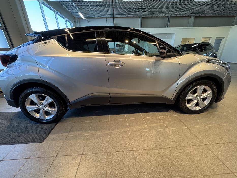 TOYOTA C-HR 2023