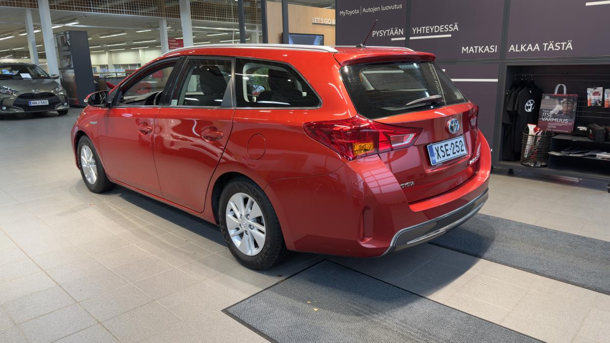 TOYOTA Auris 2013