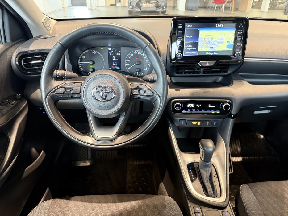 TOYOTA YARIS 2024