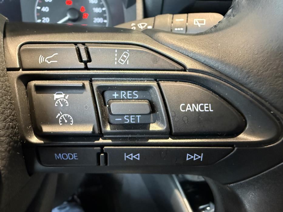 TOYOTA YARIS 2024