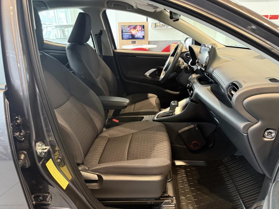 TOYOTA YARIS 2024