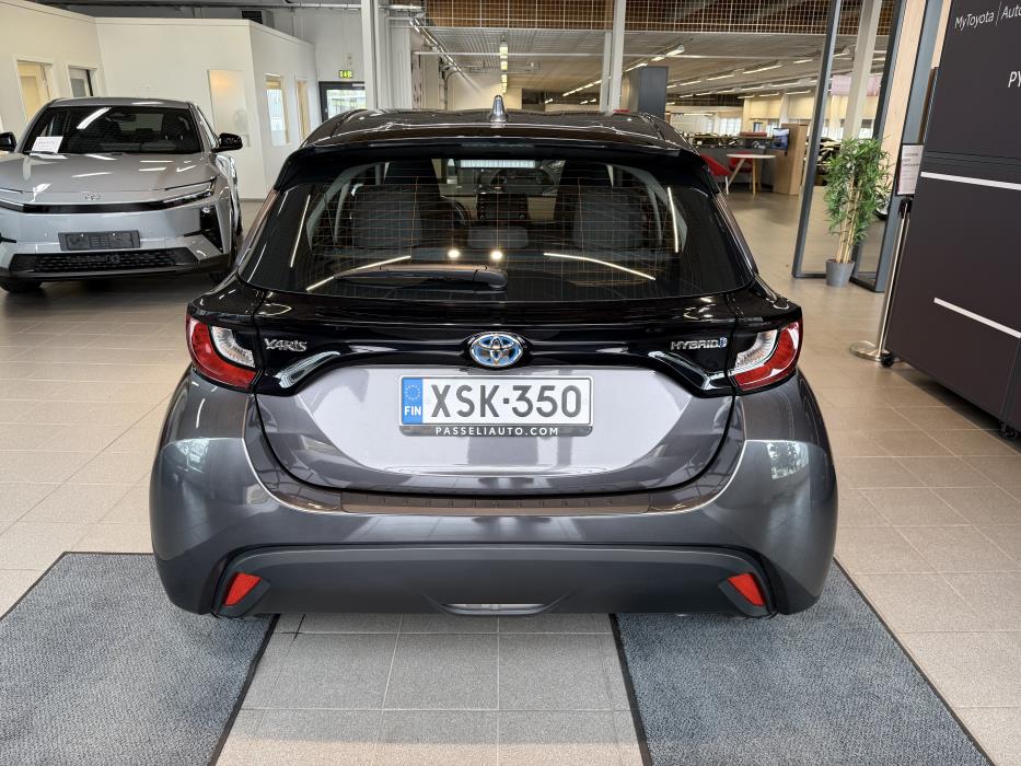 TOYOTA YARIS 2024
