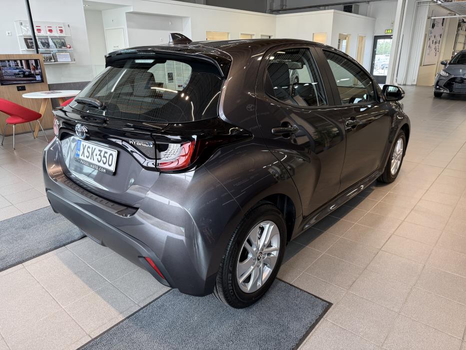 TOYOTA YARIS 2024