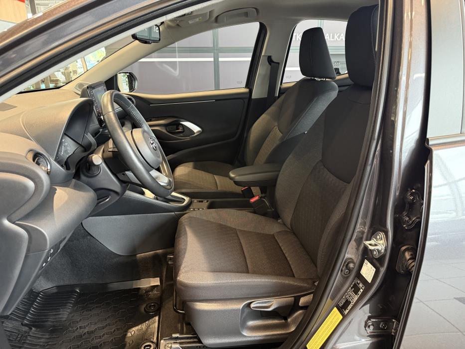 TOYOTA YARIS 2024