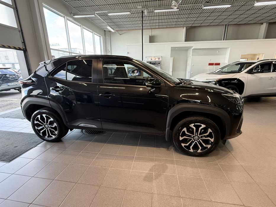 TOYOTA Yaris Cross 2025