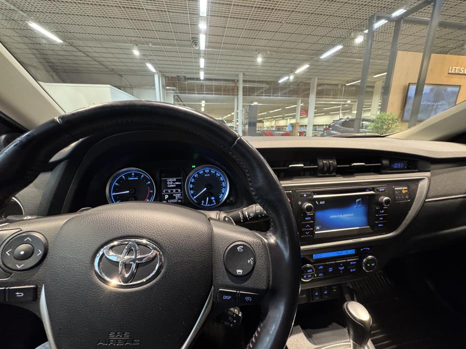 TOYOTA Auris 2014