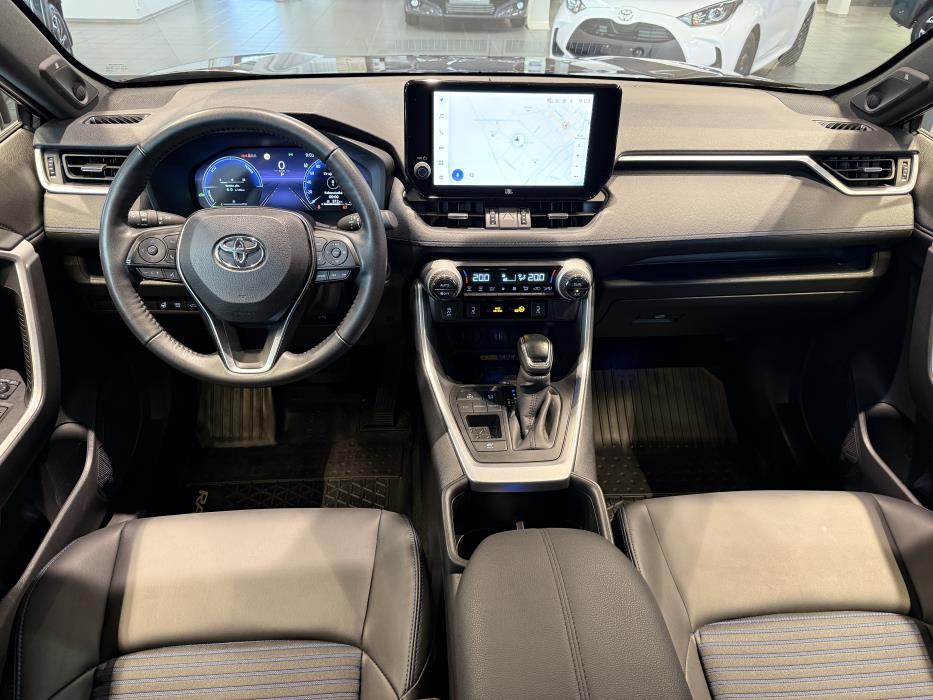 TOYOTA RAV4 2025