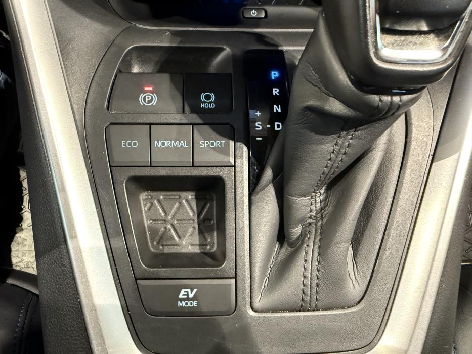 TOYOTA RAV4 2025