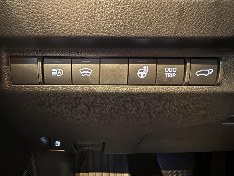 TOYOTA RAV4 2025