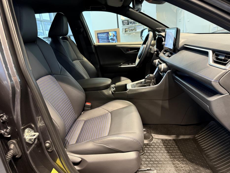 TOYOTA RAV4 2025