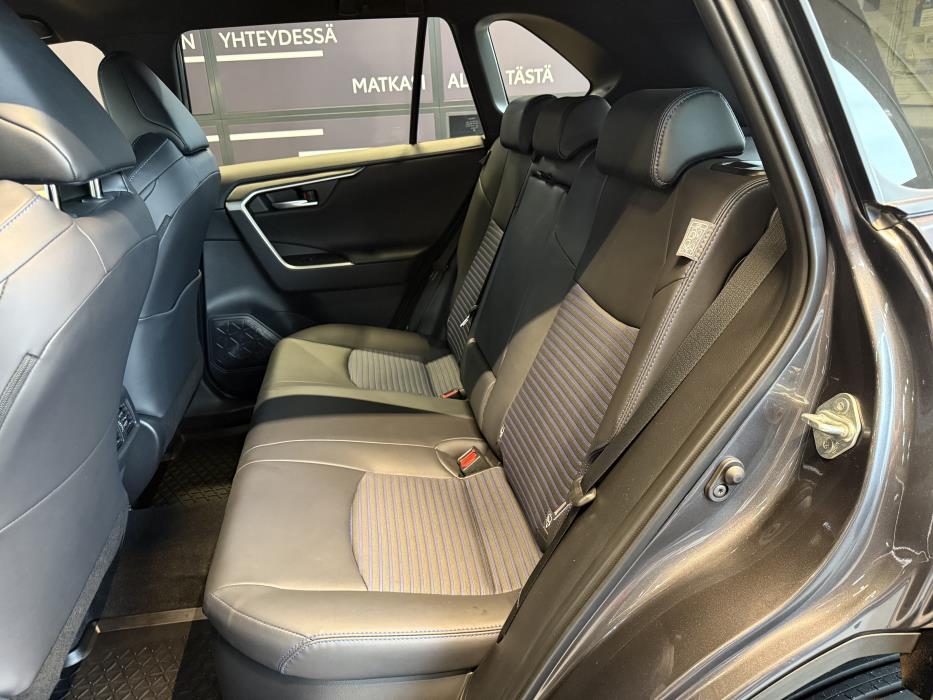 TOYOTA RAV4 2025