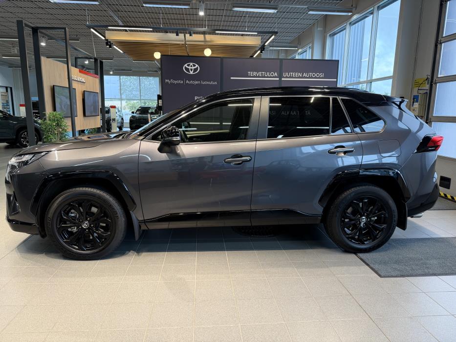TOYOTA RAV4 2025