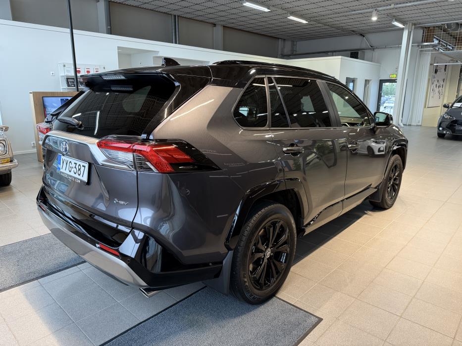 TOYOTA RAV4 2025