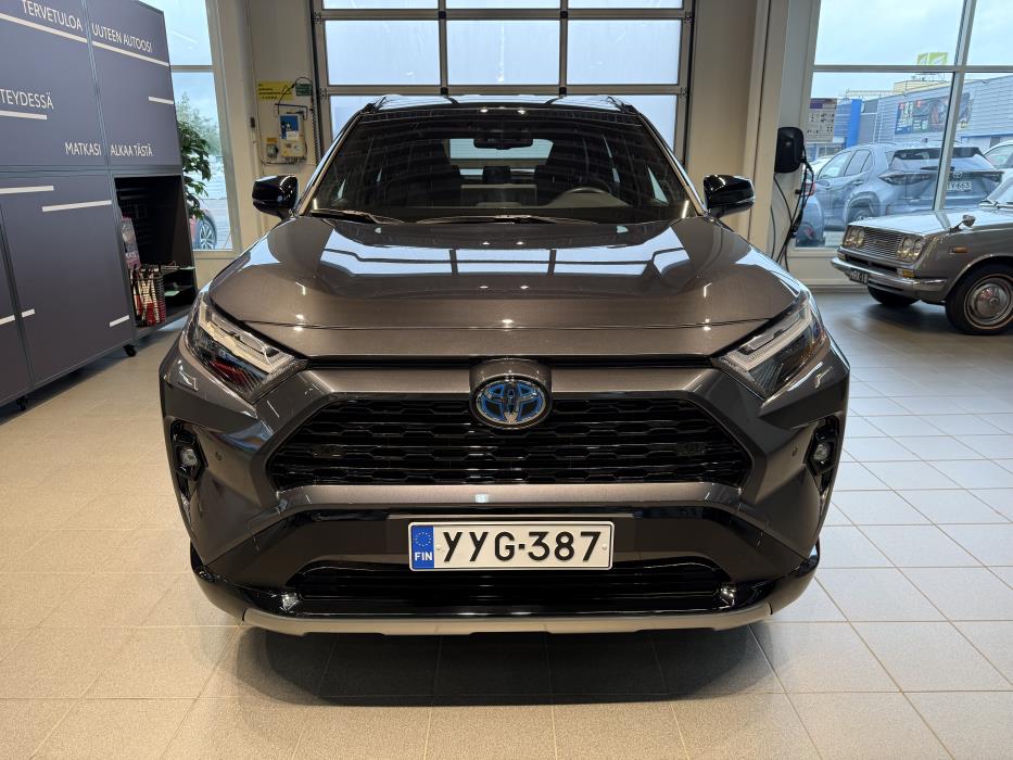 TOYOTA RAV4 2025