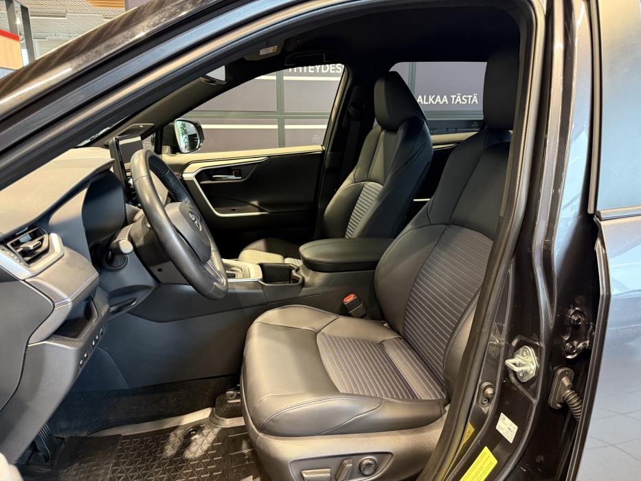 TOYOTA RAV4 2025