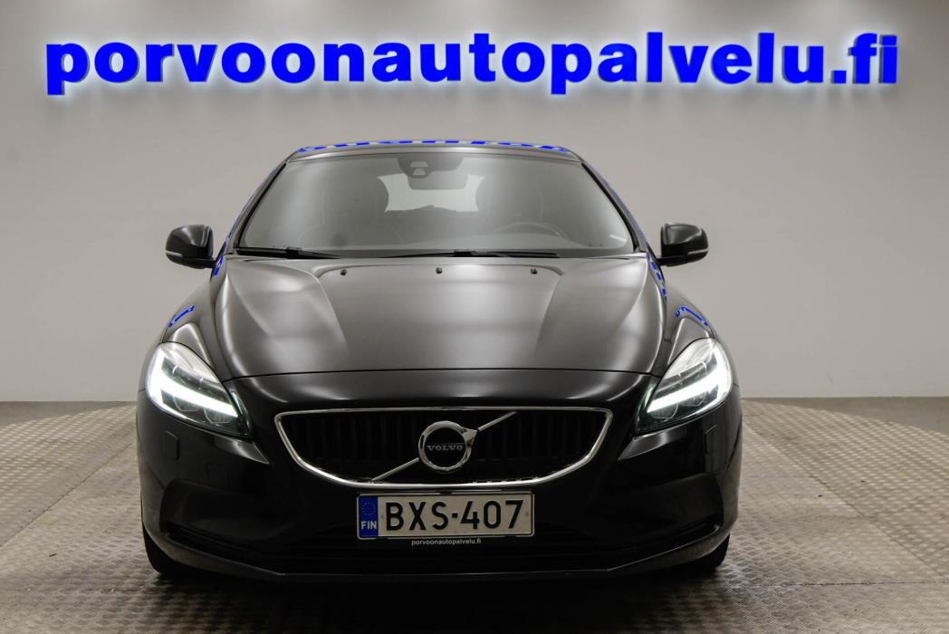 VOLVO V40 2019