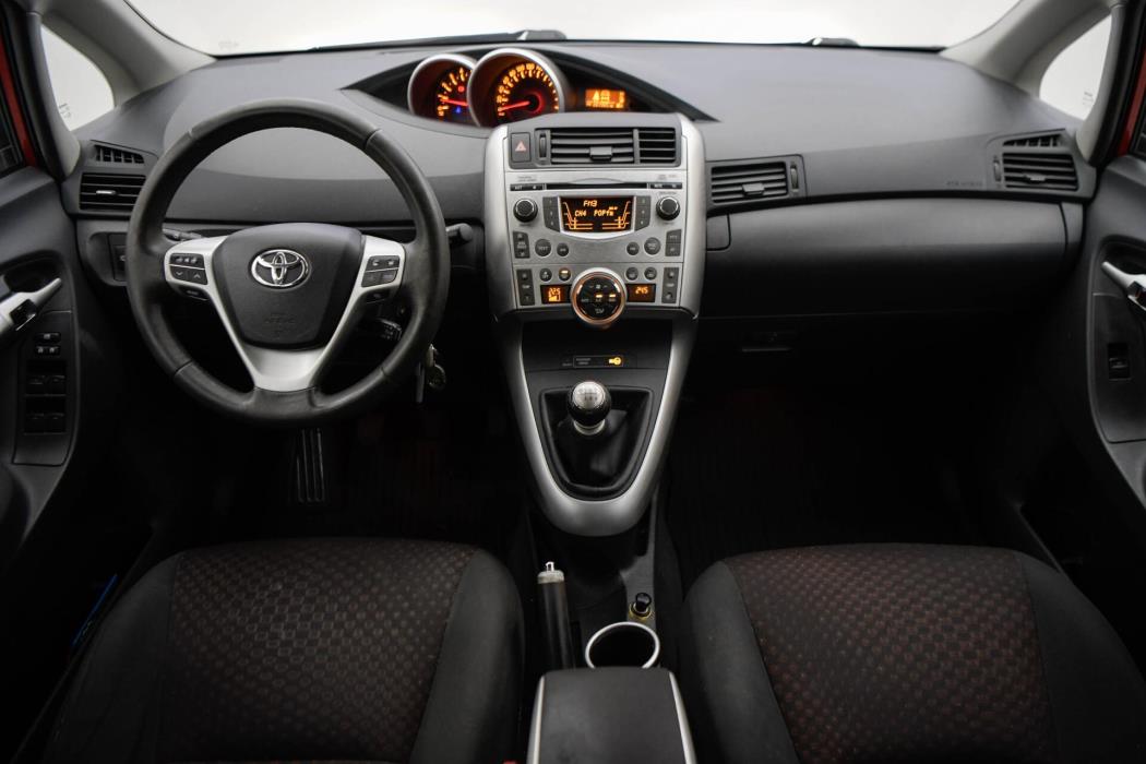 TOYOTA Verso 2011