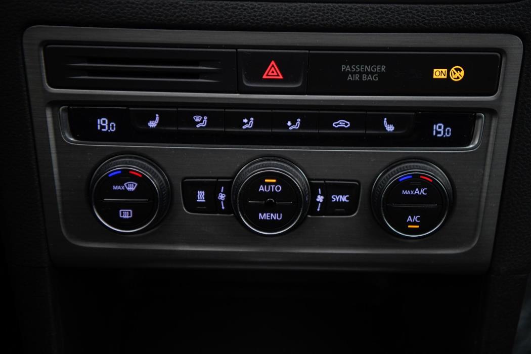 VOLKSWAGEN Golf Sportsvan 2016