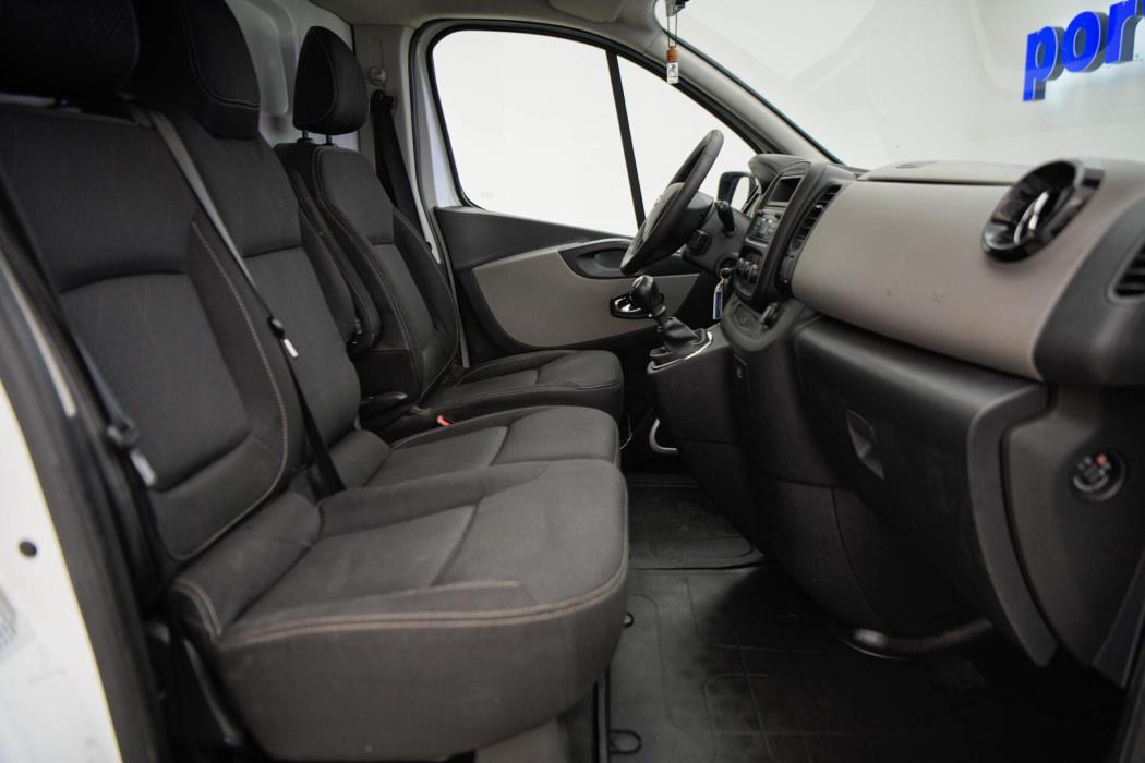 NISSAN NV300 2018