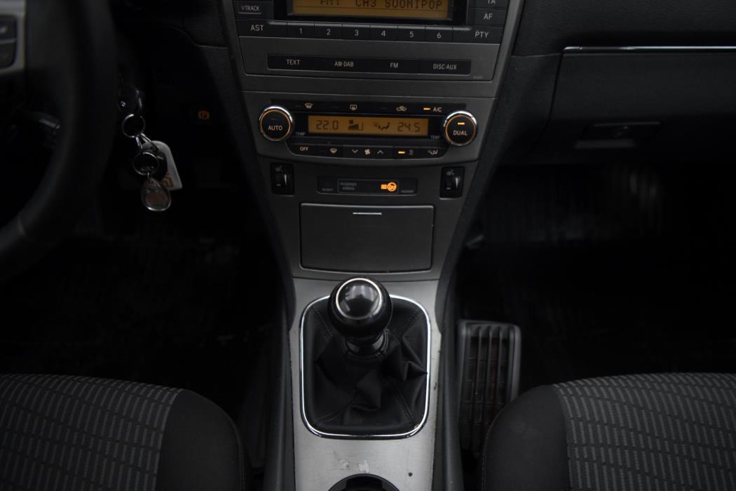 TOYOTA Avensis 2010