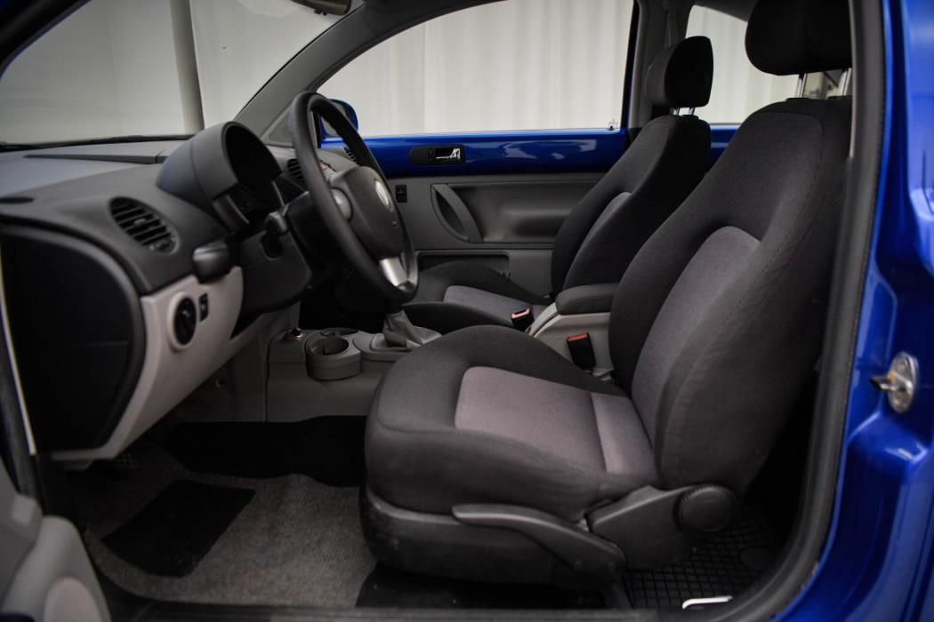 VOLKSWAGEN New Beetle 2003