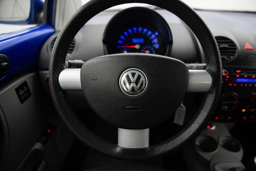 VOLKSWAGEN New Beetle 2003