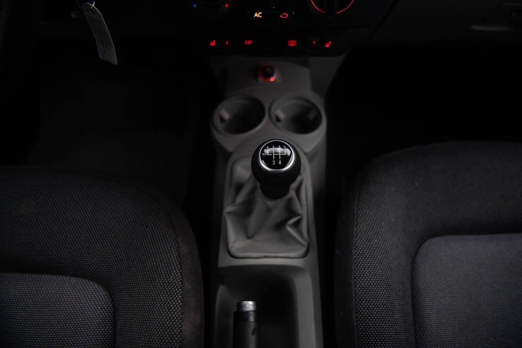 VOLKSWAGEN New Beetle 2003