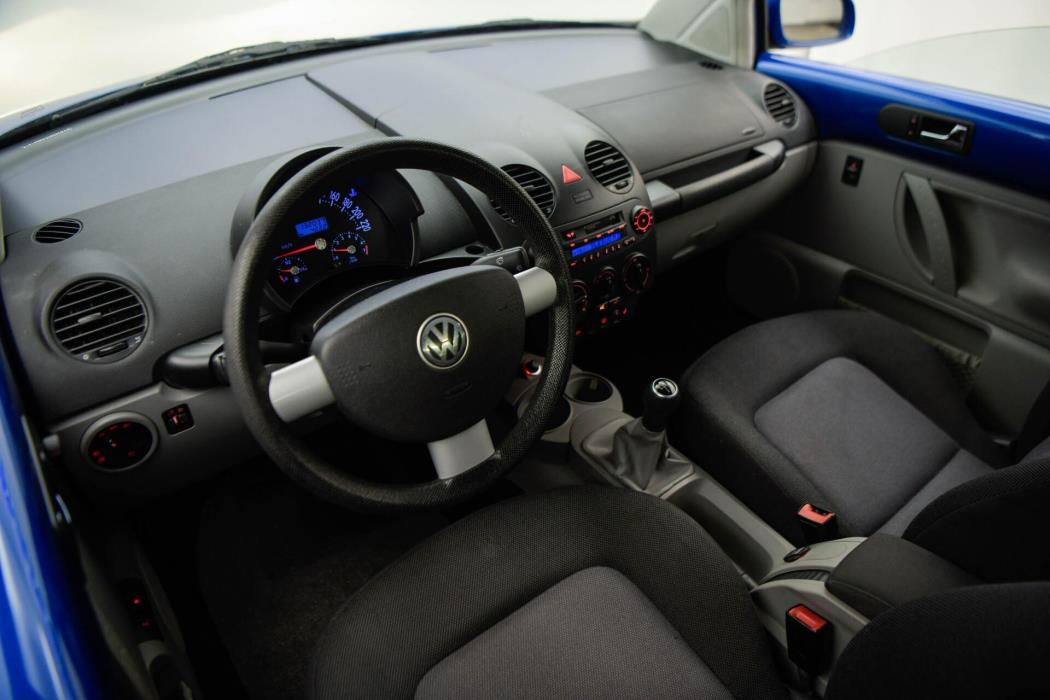 VOLKSWAGEN New Beetle 2003