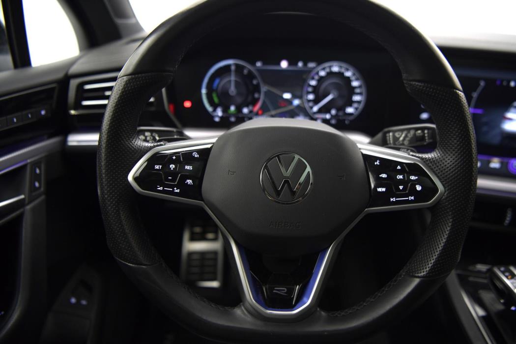 VOLKSWAGEN Touareg 2021