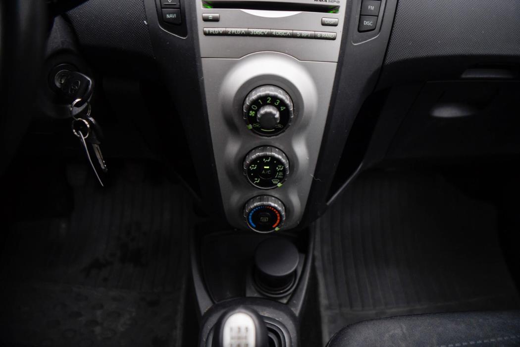 TOYOTA Yaris 2008