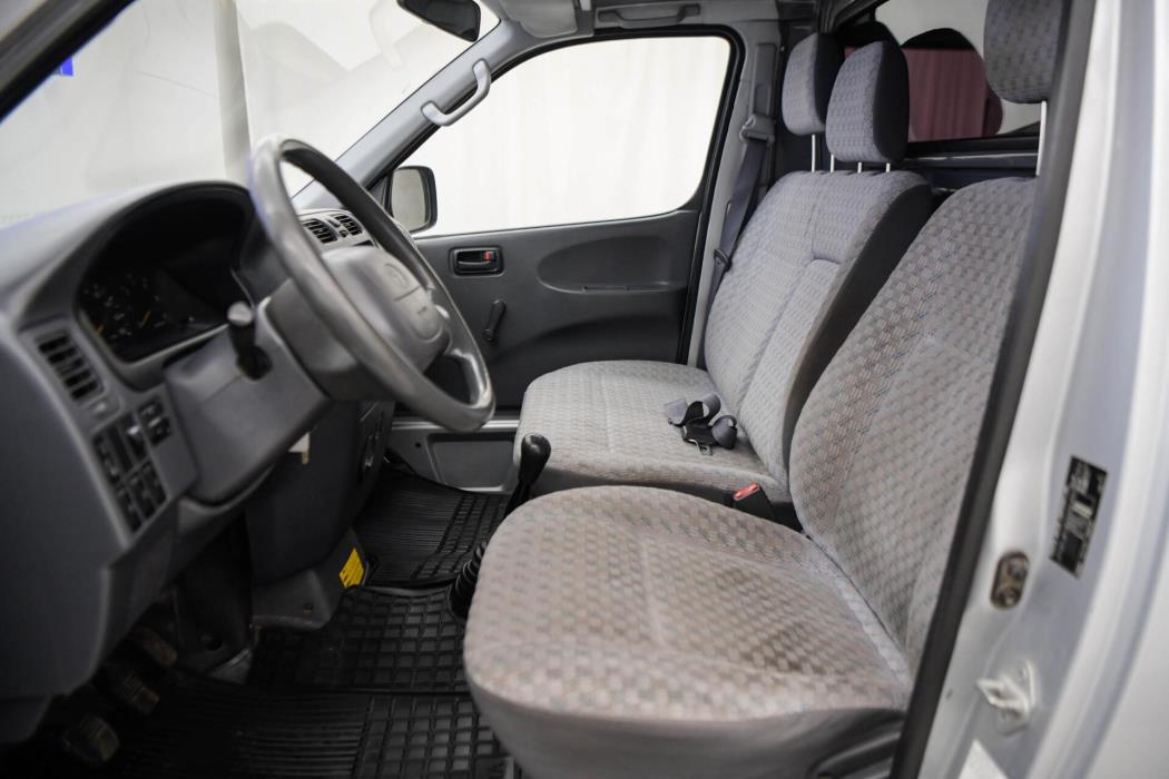 TOYOTA Hiace 2006