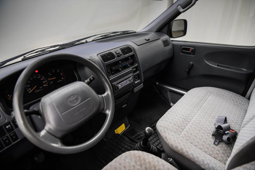 TOYOTA Hiace 2006
