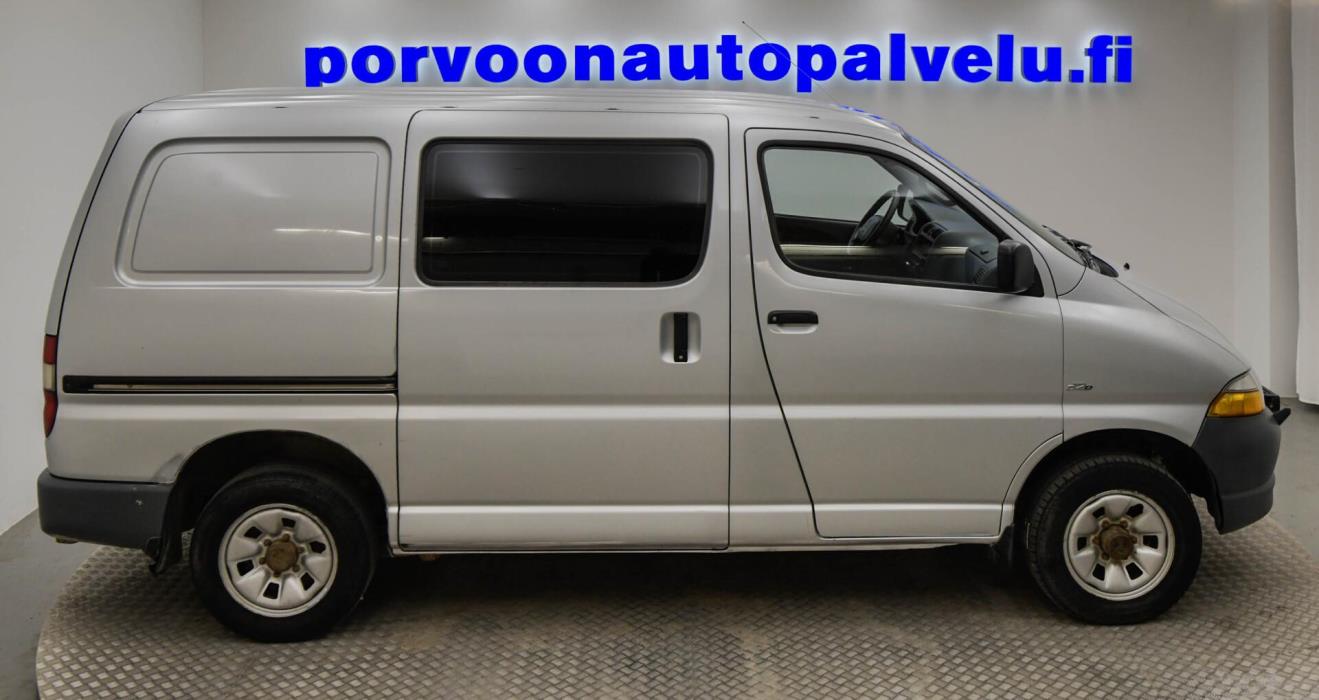 TOYOTA Hiace 2006