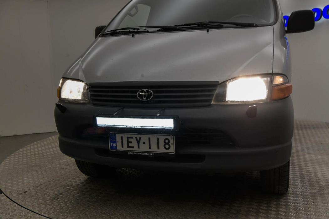 TOYOTA Hiace 2006