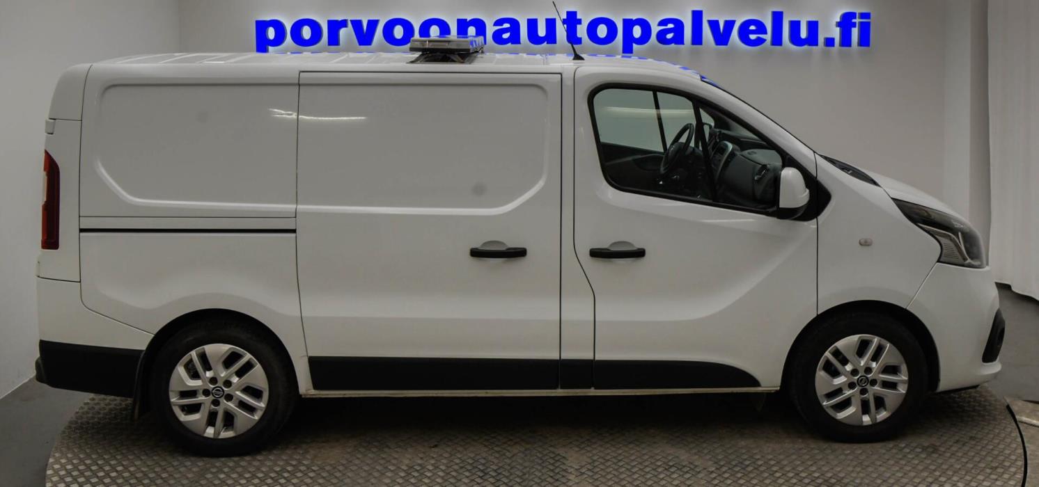 NISSAN NV300 2017