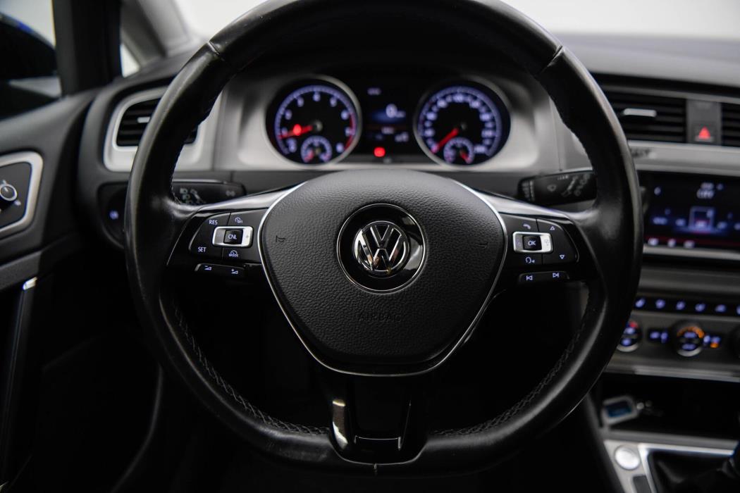 VOLKSWAGEN Golf 2014