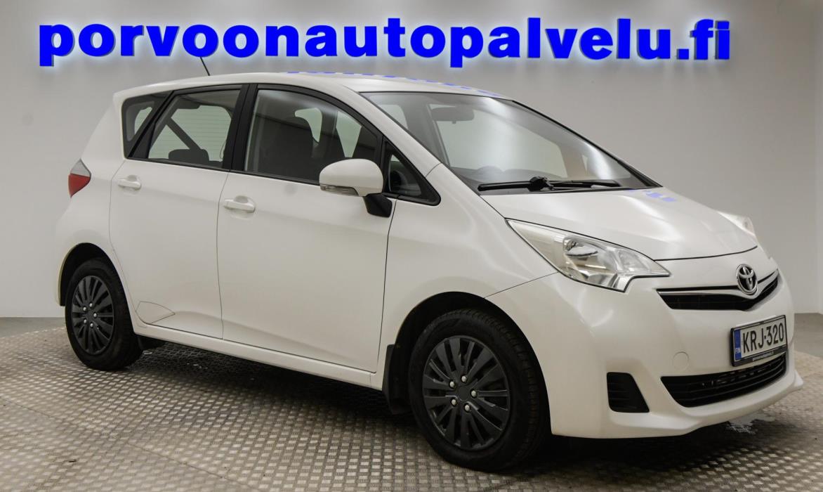 TOYOTA Verso-S 2011