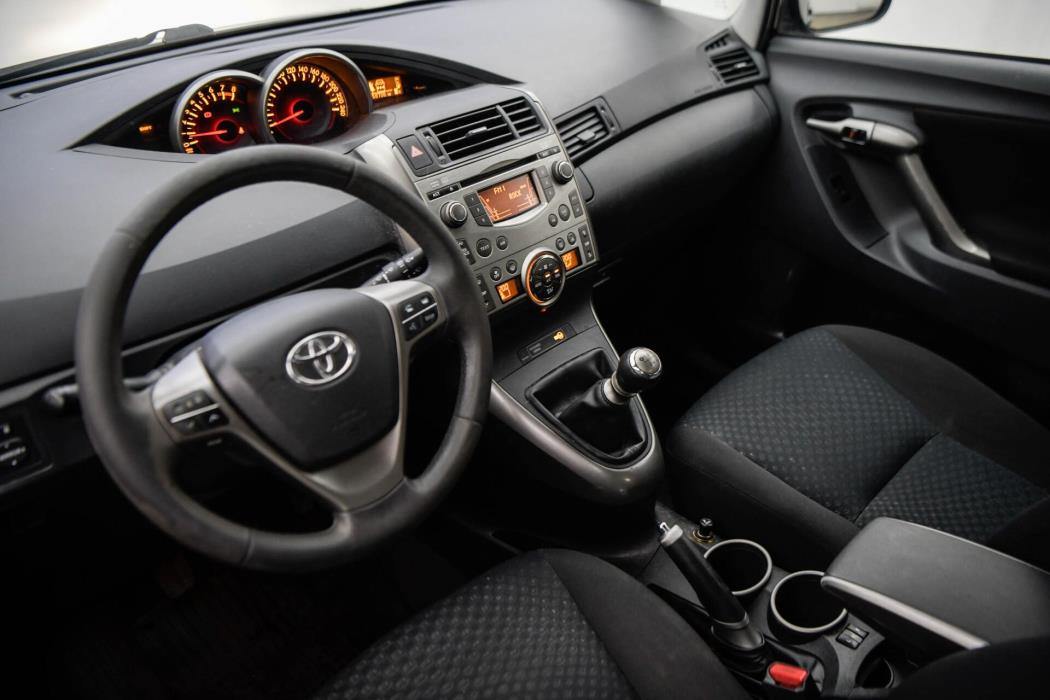 TOYOTA Verso 2010