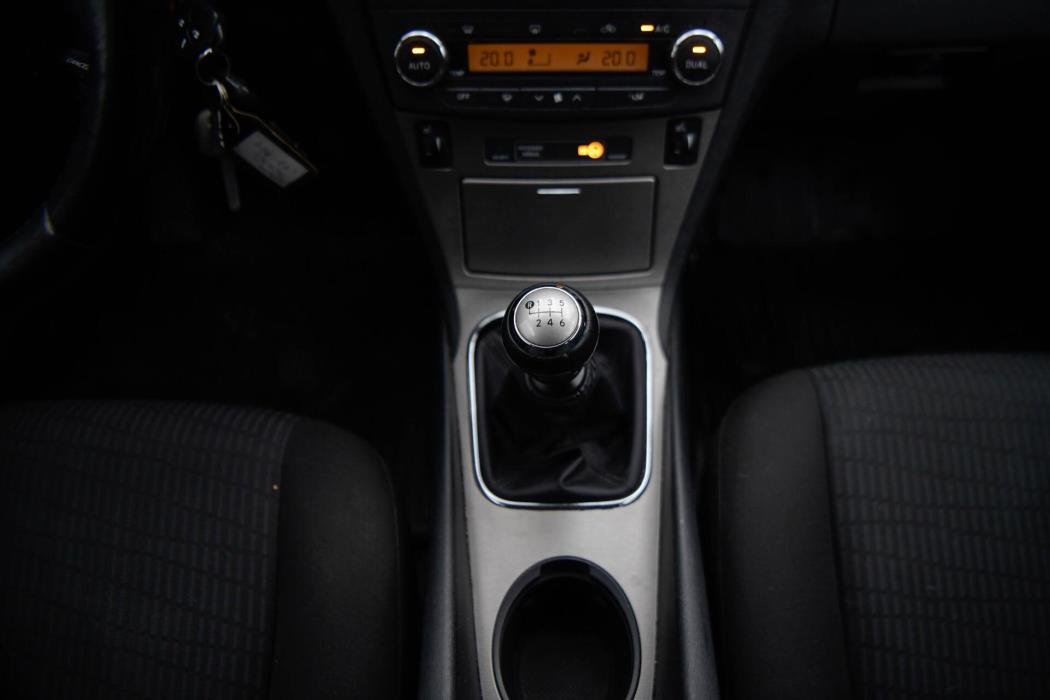 TOYOTA Avensis 2009