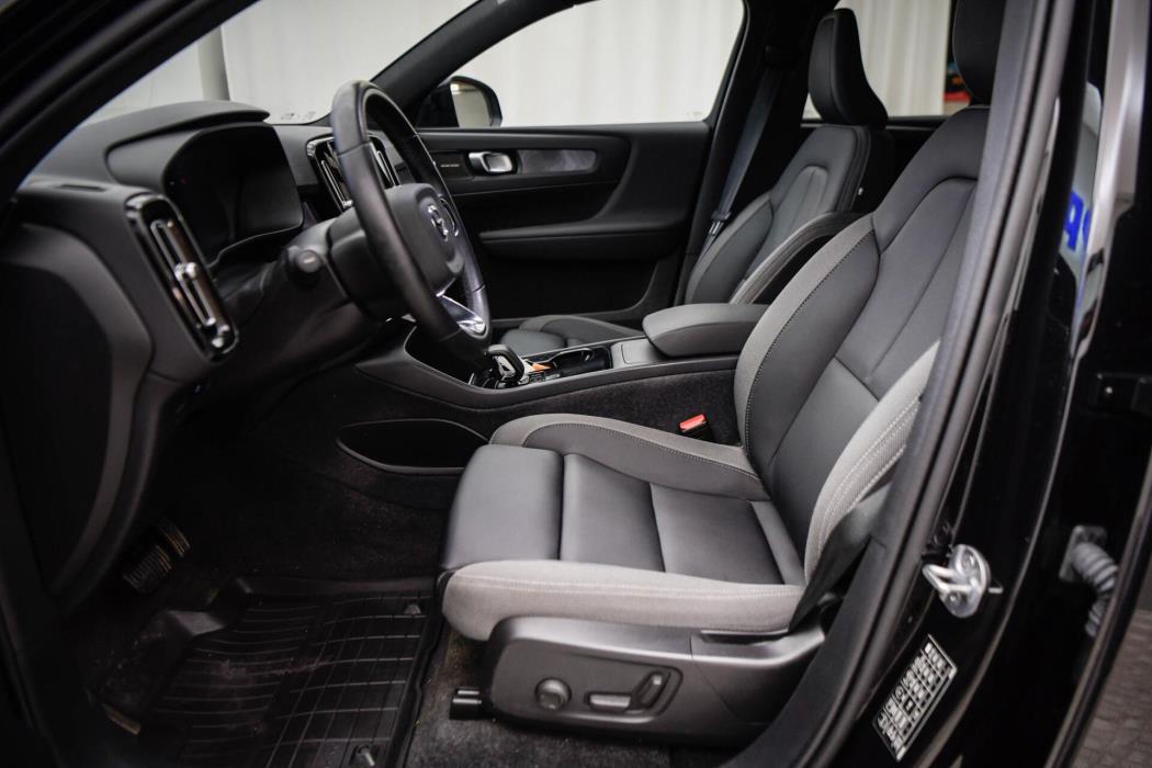 VOLVO XC40 2024