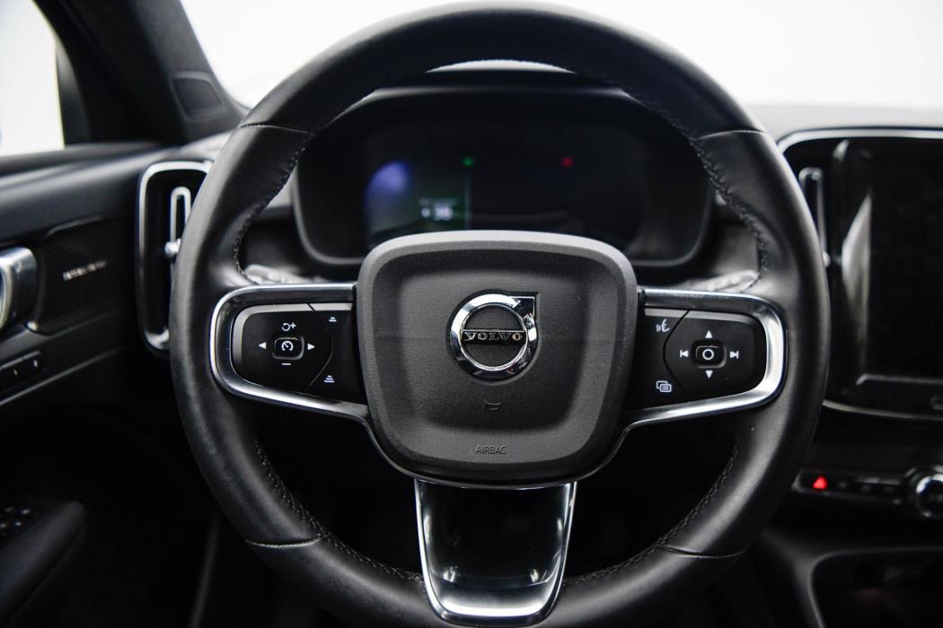 VOLVO XC40 2024