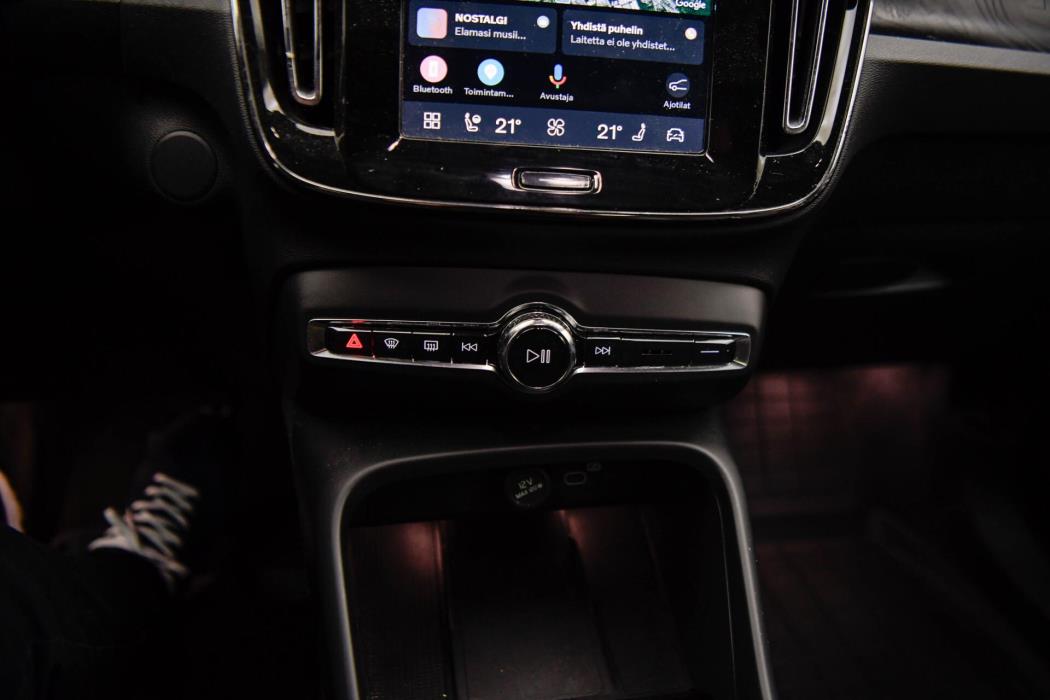 VOLVO XC40 2024