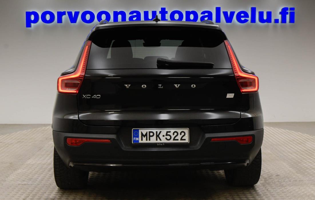 VOLVO XC40 2024